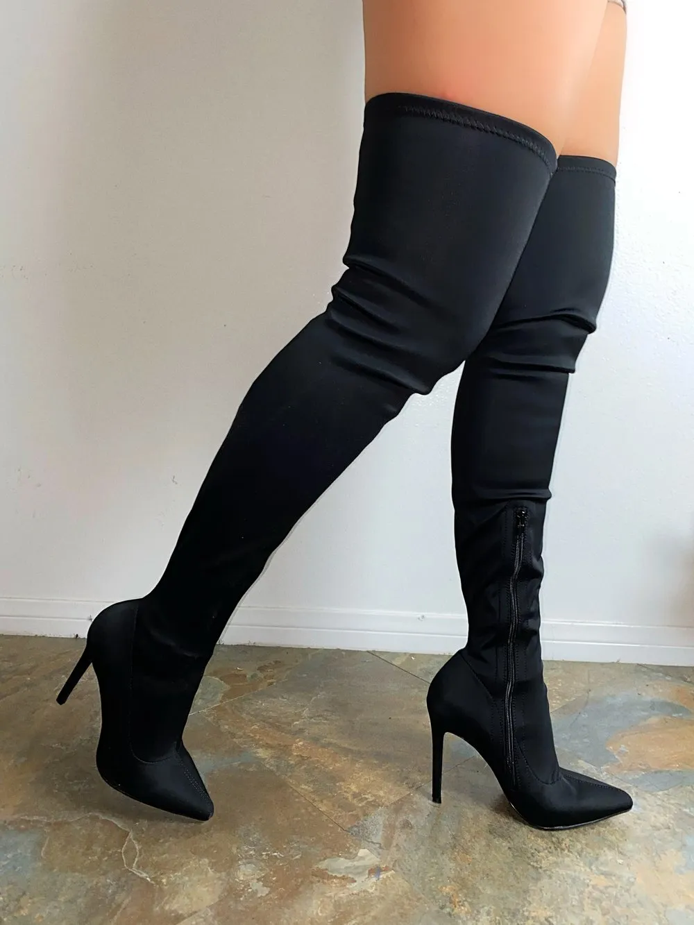 GISELE7B - BLACK NEOPRENE LYCRA
